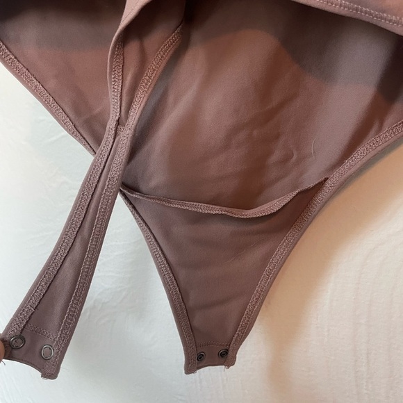 Abercrombie & Fitch Soft A&F Collection Mauve Bodysuit with Cut out- Size M - Picture 4 of 5
